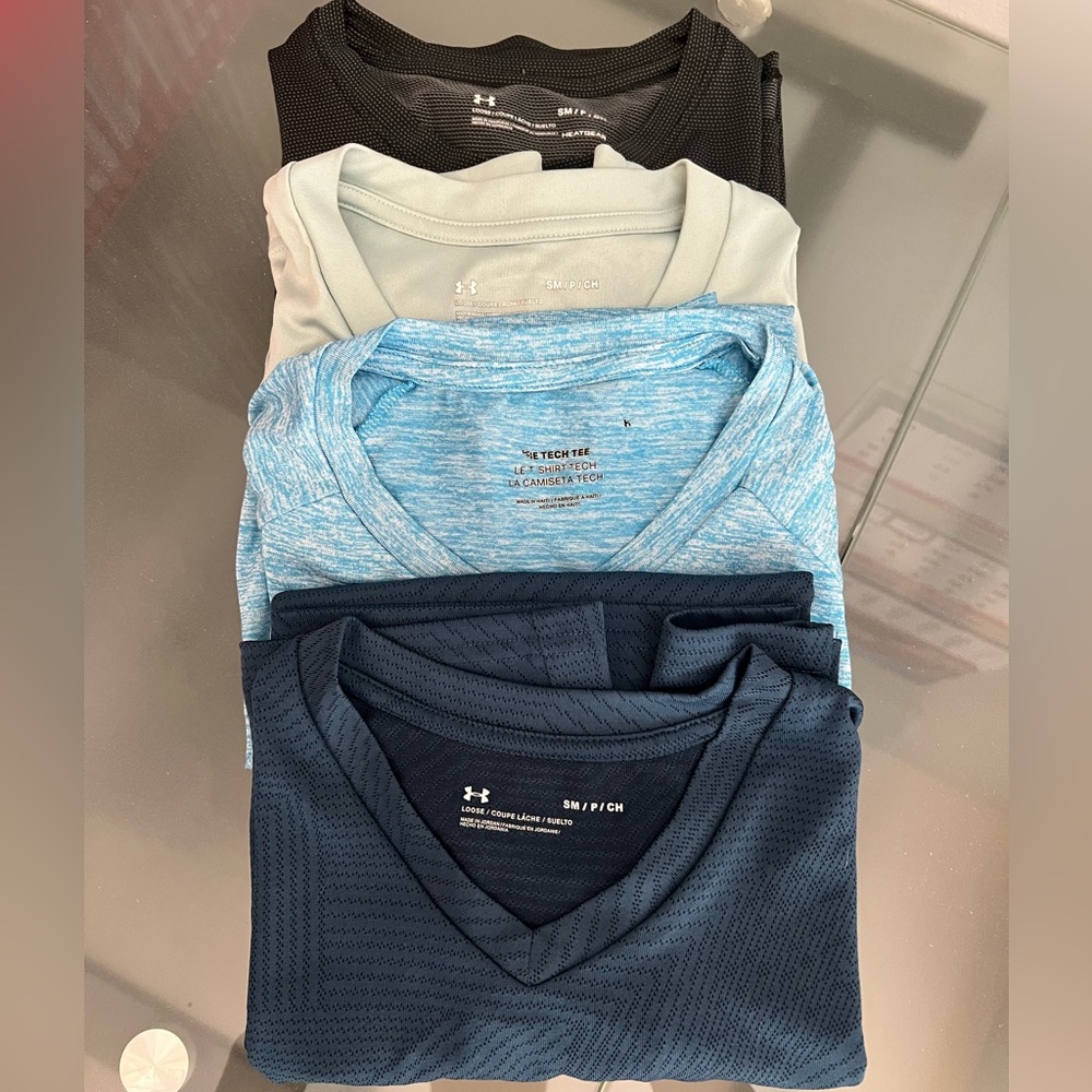 4 Under Armour Men’s Shirt Bundle - Size Small